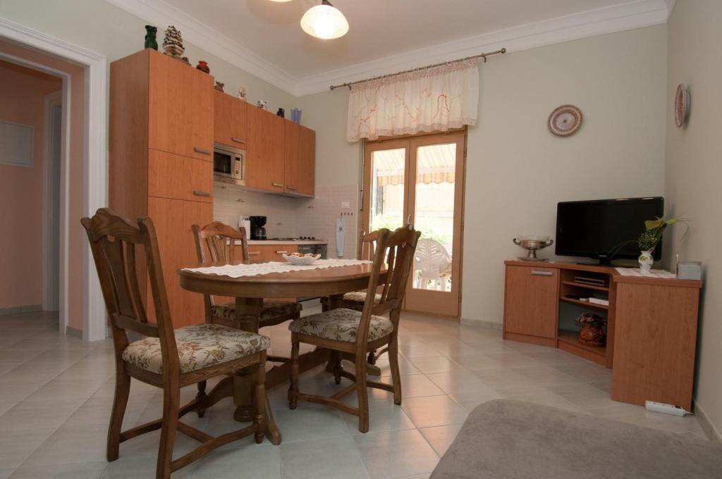 אופטיה Apartments Villa Salona חדר תמונה